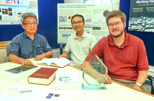 Three LLNL researchers have received the Department of Energy’s 2014 Hydrogen Production R&D Award for developing a system that uses sunlight to split water molecules, producing hydrogen.